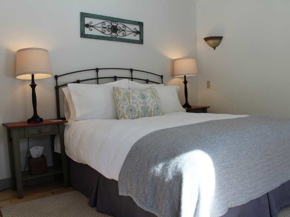 Comfort Double Room, Shared Bathroom, Mountain View (Pine Room) photo 3