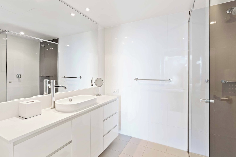 Apartment, 2 Bedrooms, 2 Bathrooms, Ocean View (Level 30) photo 3