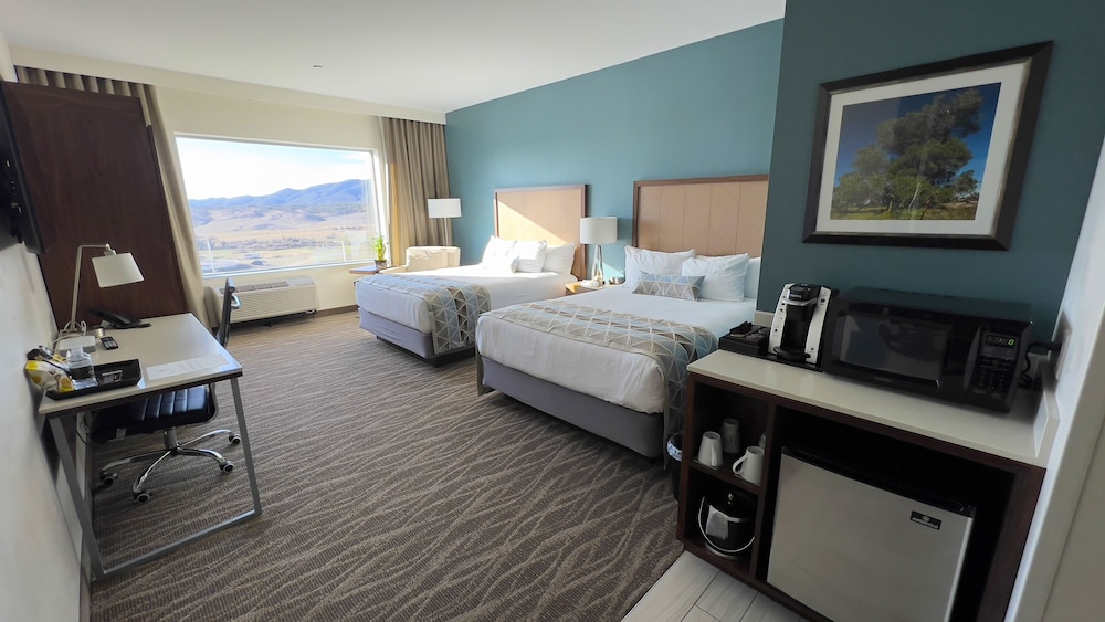 Premium Room, 2 Queen Beds, Non Smoking, Mountain View