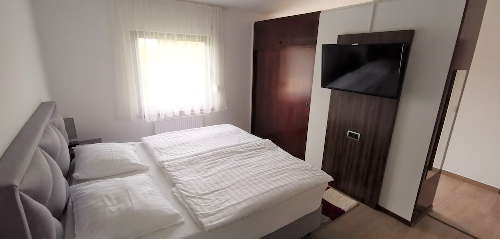 Classic Apartment, 1 King Bed photo 1