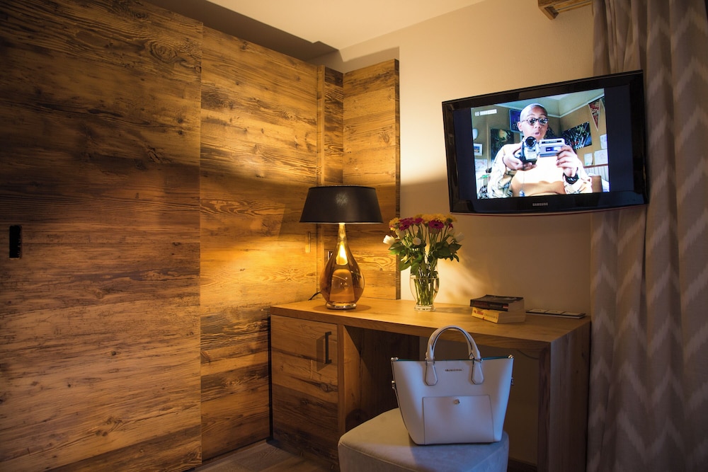 Design Double Room, Balcony, Mountain View photo 3