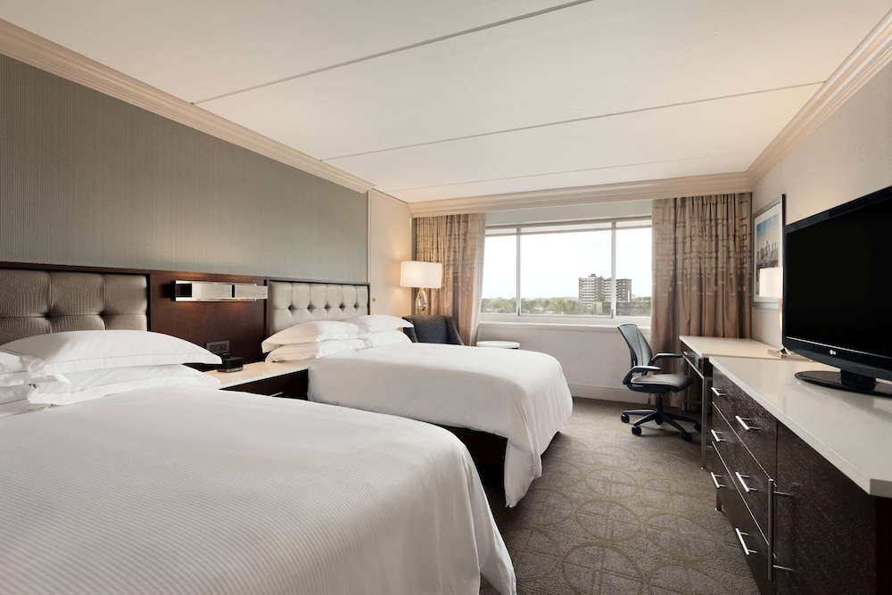 Deluxe Room, 2 Double Beds, Accessible (Roll-in Shower) - Photo 2