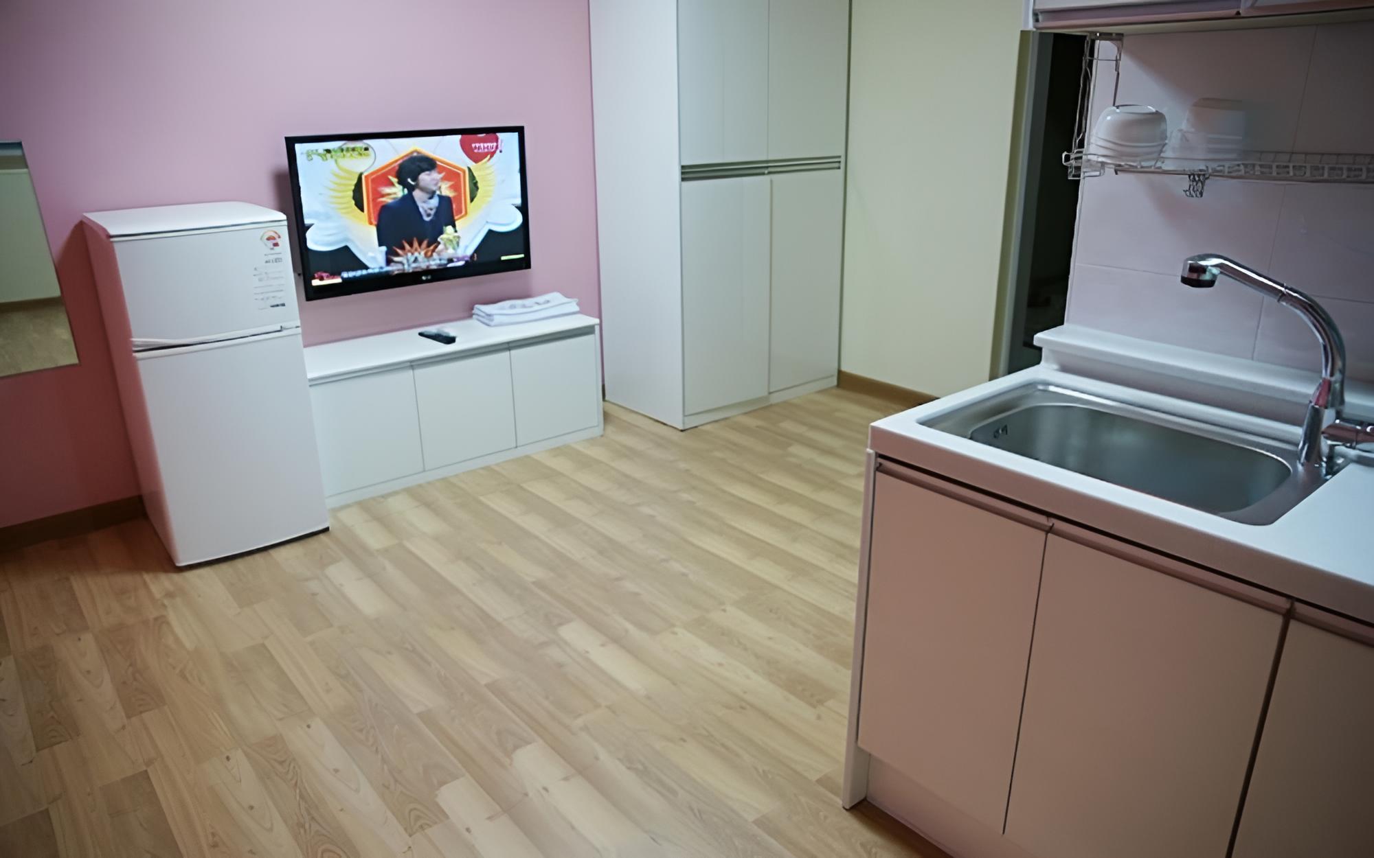 Room (20m Studio - Room 201) - Photo 1