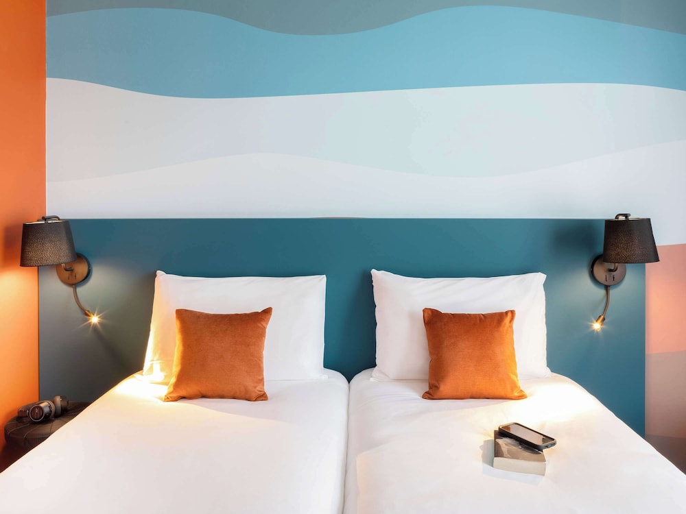 Standard Room, 2 Twin Beds - Photo 8