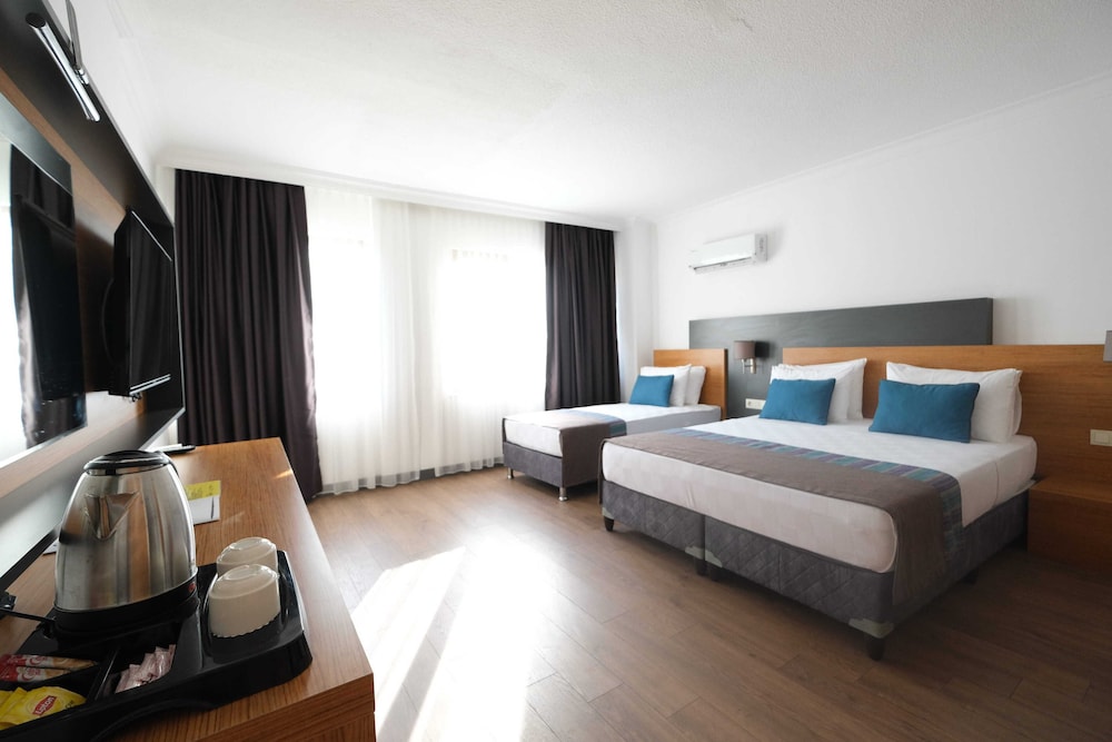 Family Suite, 2 Bedrooms, Sea View thumbnail 5