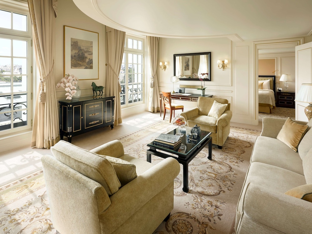 Duplex Eiffel View Suite 1 King