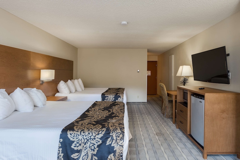 Deluxe Room, 2 Queen Beds, River View photo 2
