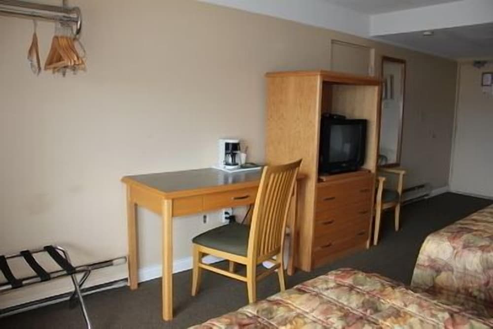 Standard Room, 2 Double Beds photo 3