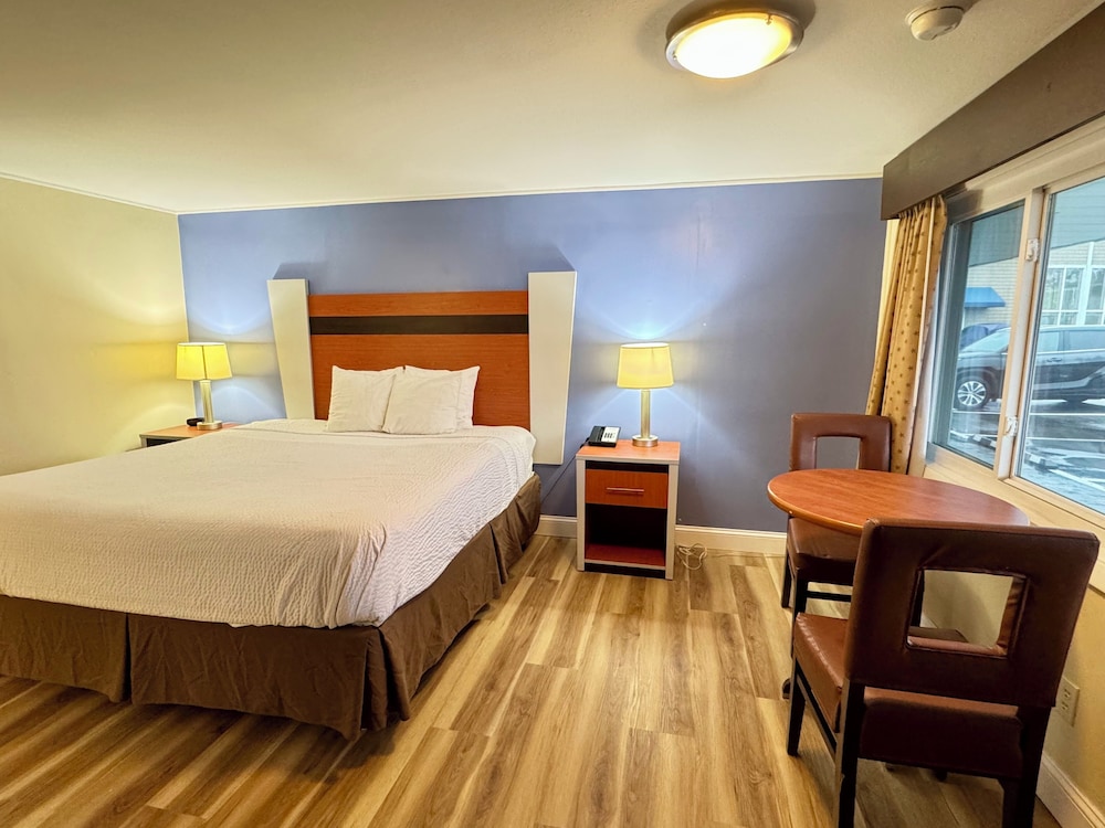 Room, 1 King Bed, Non Smoking - Photo 1