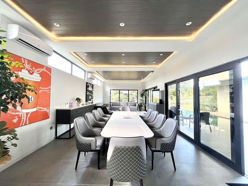Luxury Villa, 4 Bedrooms - Photo 2