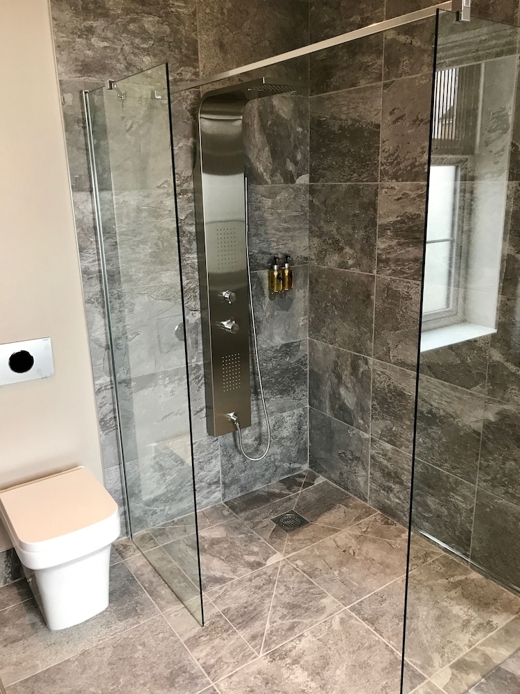Raven Hotell, Bilde 2