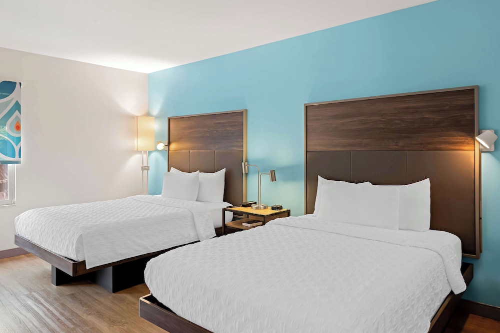 Room, 2 Queen Beds, Accessible, Bathtub (Mobility & Hearing) - Photo 3