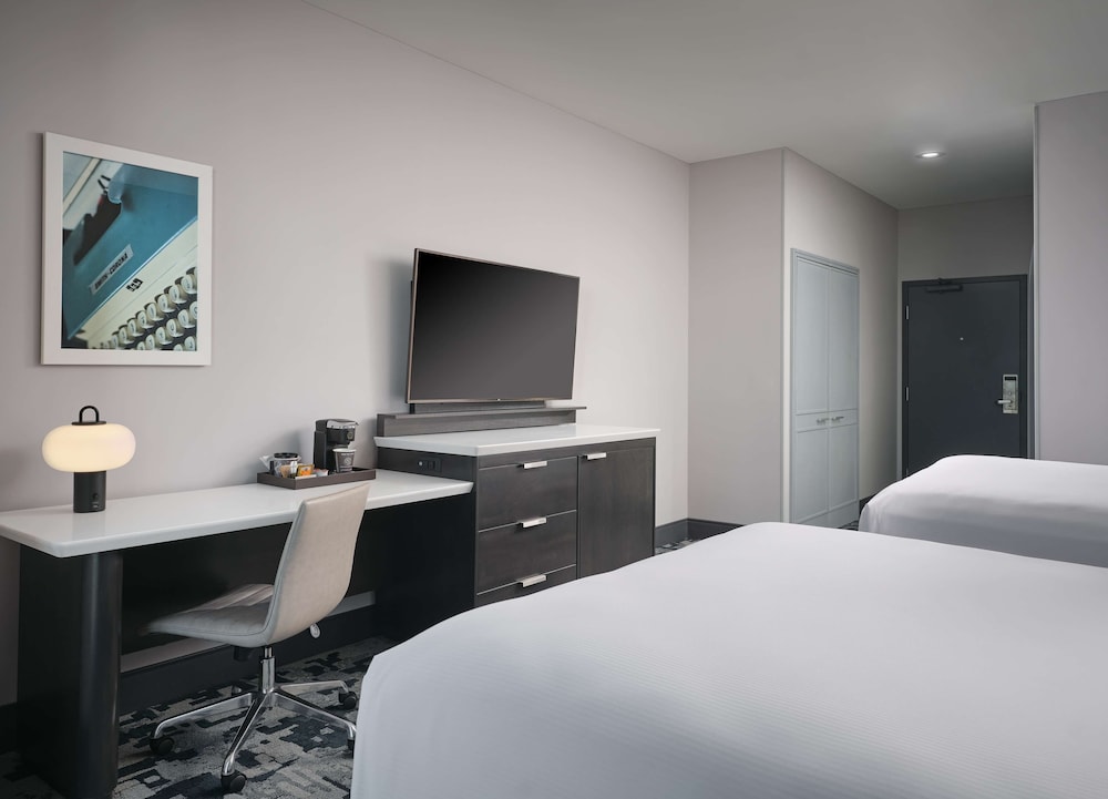 Room, 2 Queen Beds, Accessible (Mobility/Hearing, Roll In Shower) - Photo 2