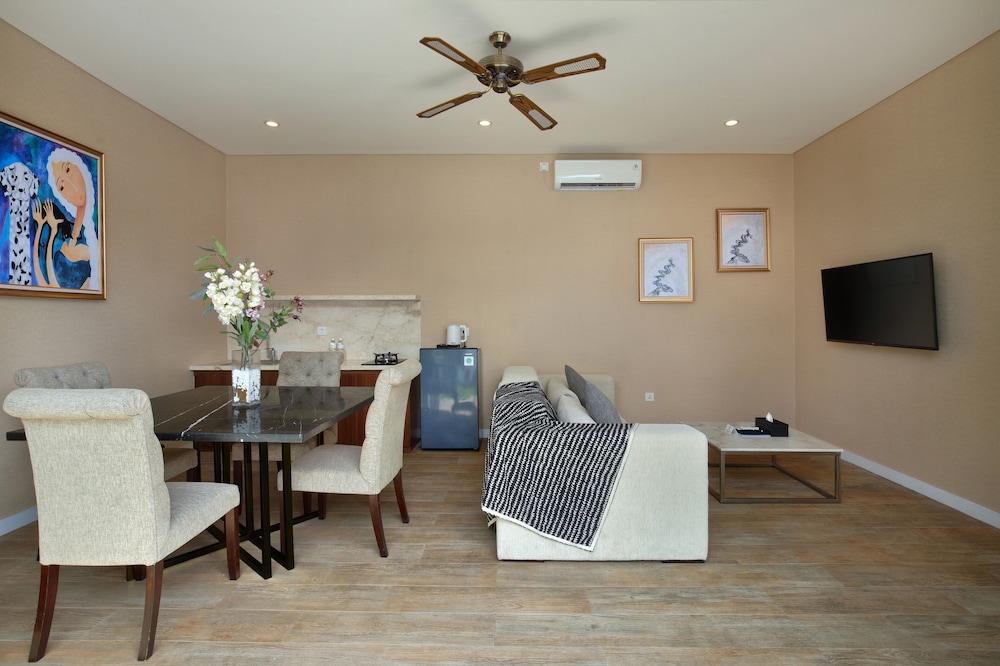 1 Bedroom with Private Pool Villa - Photo 8