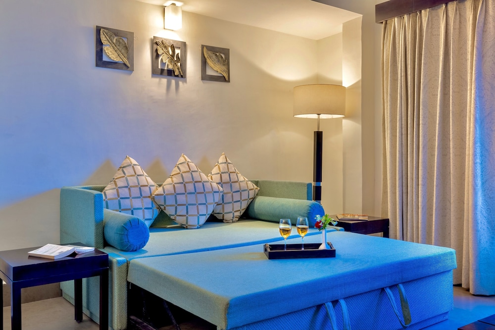 One Bedroom Suite with Kitchenette photo 3