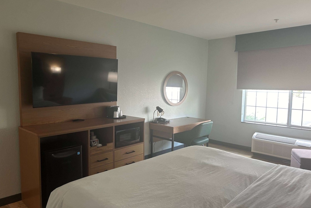 Suite, 2 Queen Beds, Non Smoking - Photo 2