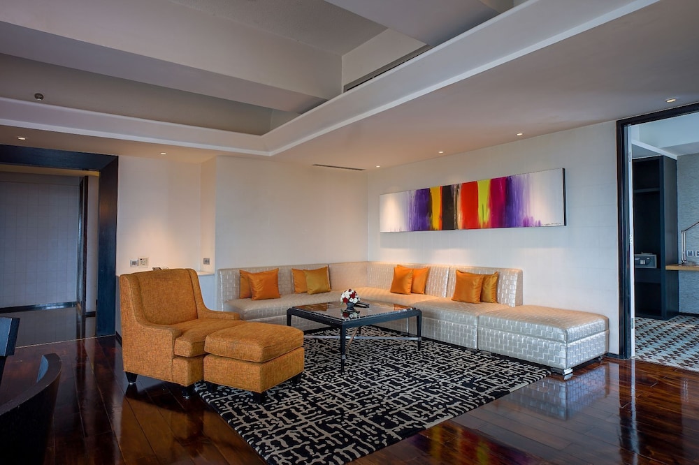 Prominent Suite - Photo 7
