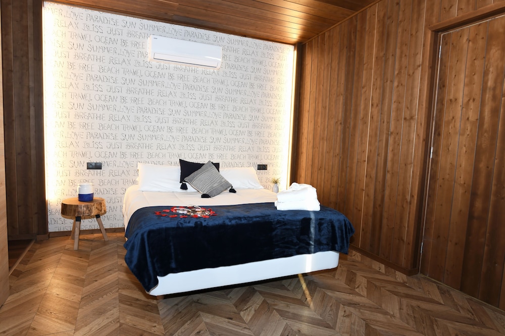 Luxury Cabin photo 2