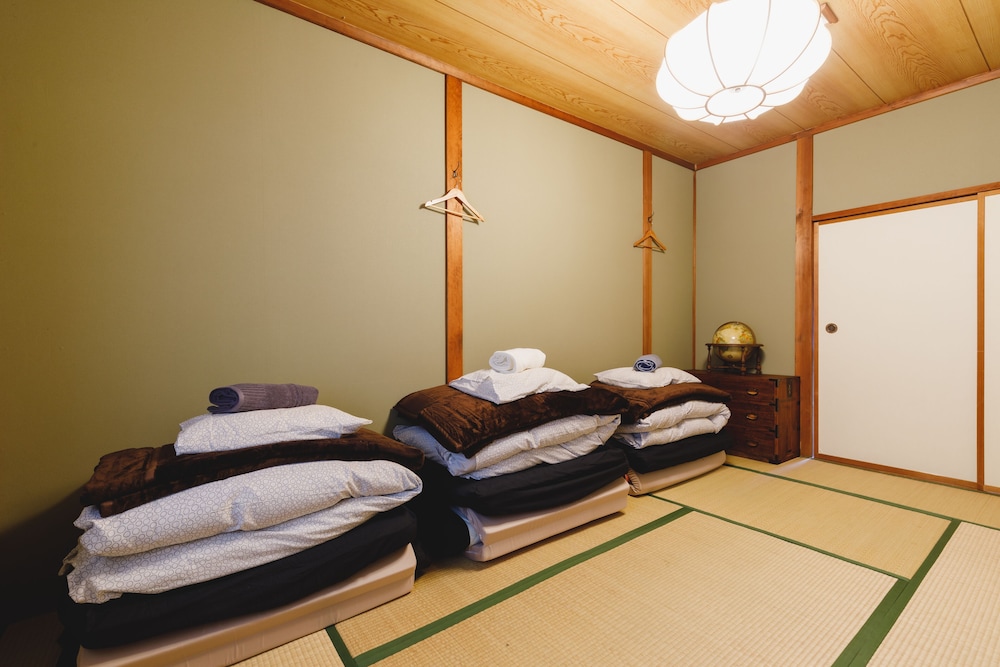 Japanese Style Triple Room, Non Smoking - No soundproof sliding door divided. Noise may be heard. - Photo 4