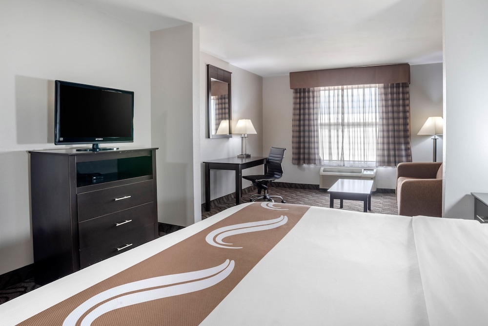 Suite, 1 King Bed with Sofa bed, Non Smoking photo 3
