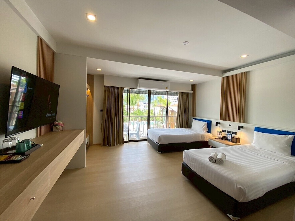 Deluxe Twin Balcony - Photo 12