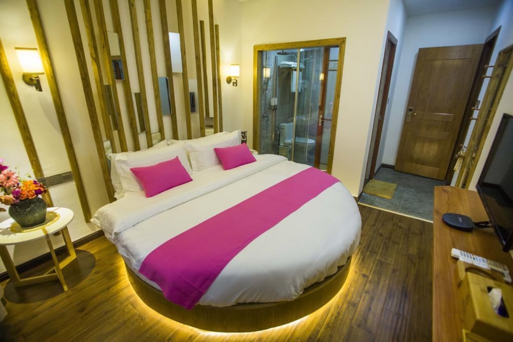 Superior Double Room with Round Bed photo 2