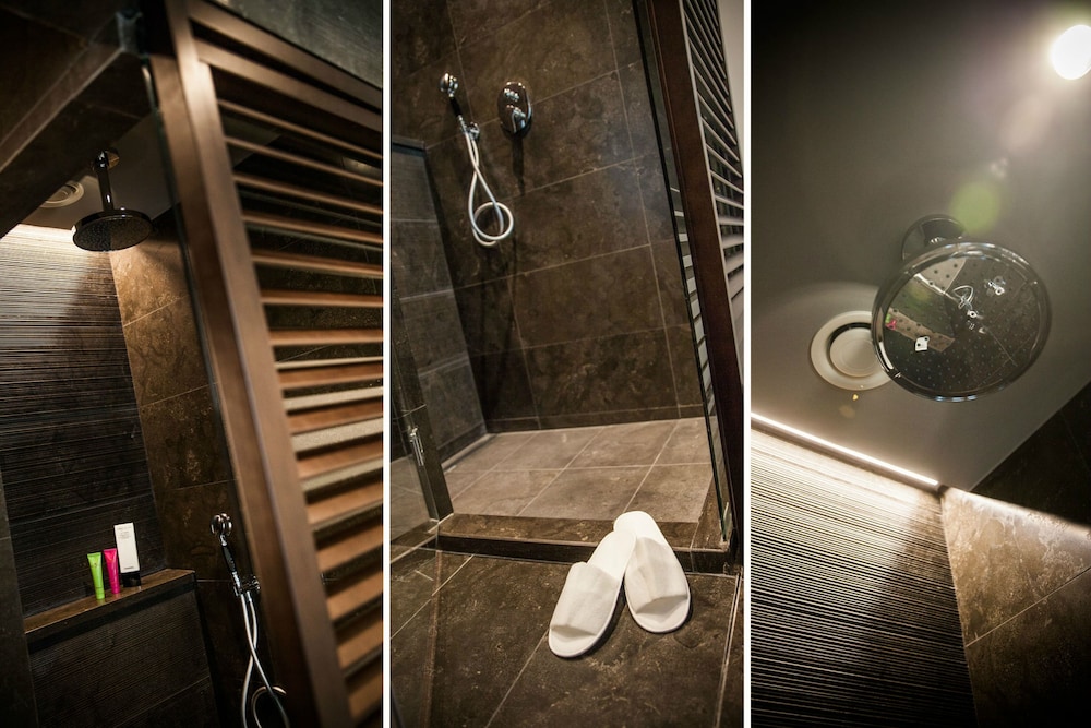 Superior Triple Room, Balcony thumbnail 5