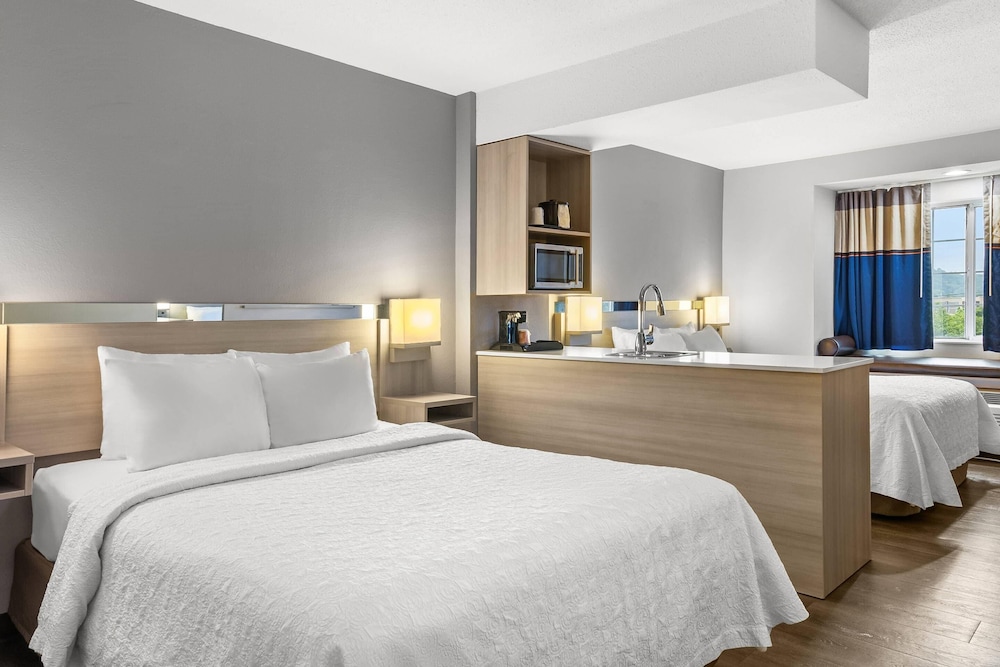 Suite, 2 Double Beds, Non Smoking photo 1
