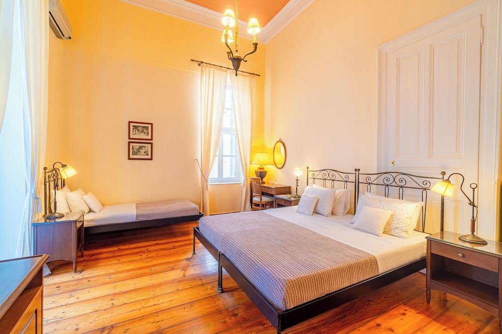 Classic Triple Room, Balcony, Partial Sea View photo 2
