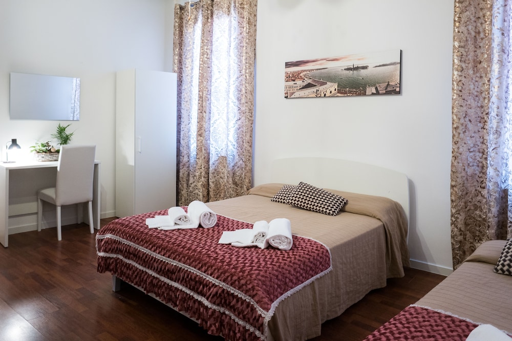 Triple Room, Ensuite photo 1