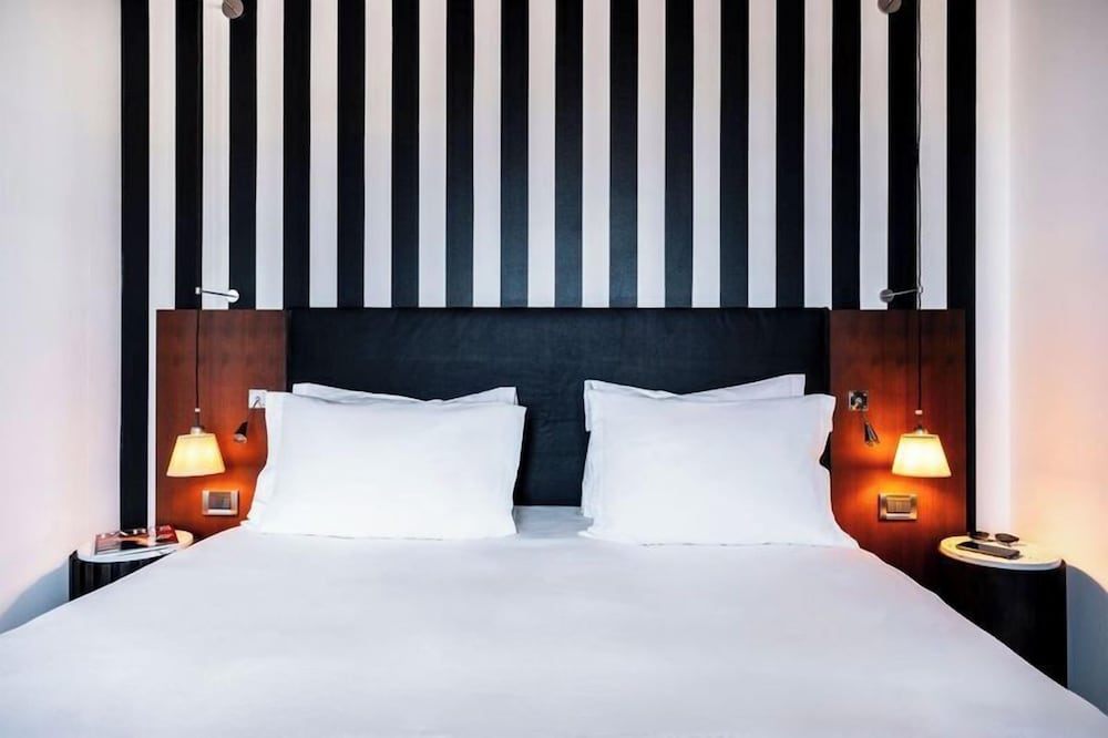 Grand Hôtel Champs-Elysées bedroom photo