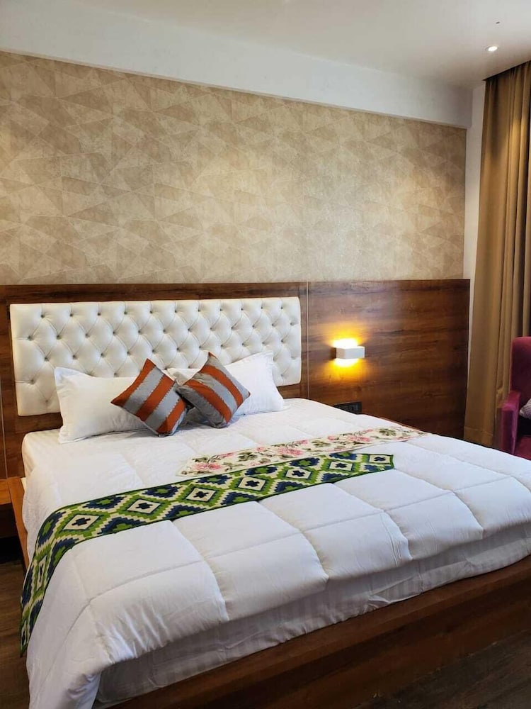 Premium Room - Photo 12