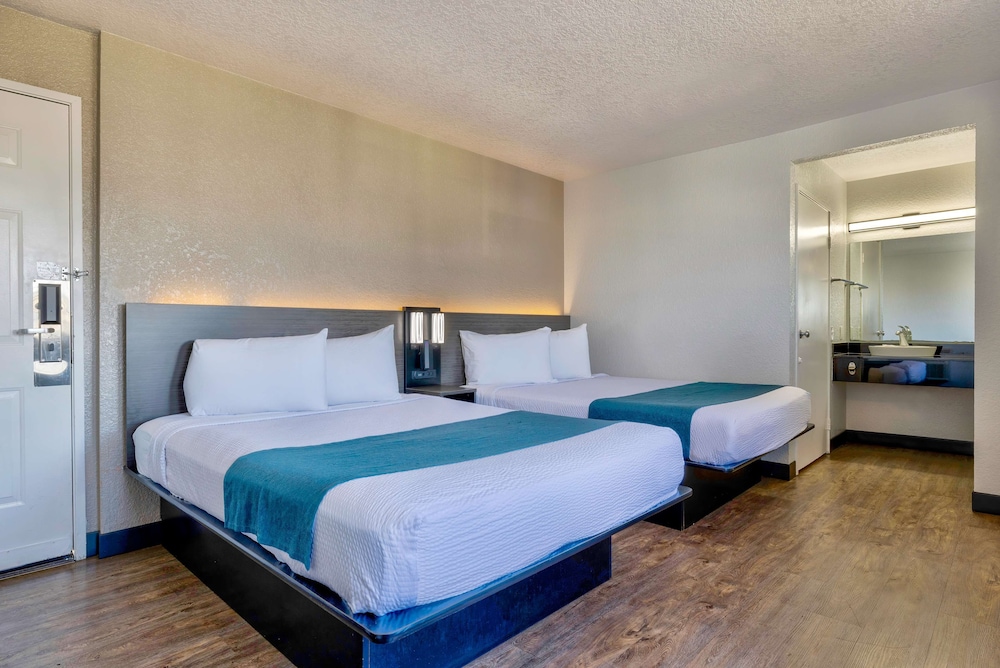 Deluxe Room, 2 Double Beds, Non Smoking, Refrigerator
