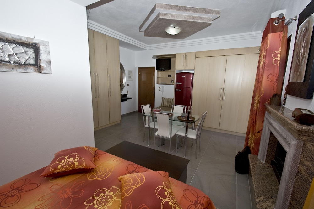 Superior Studio (double), 1 Queen Bed, Beach View photo 2