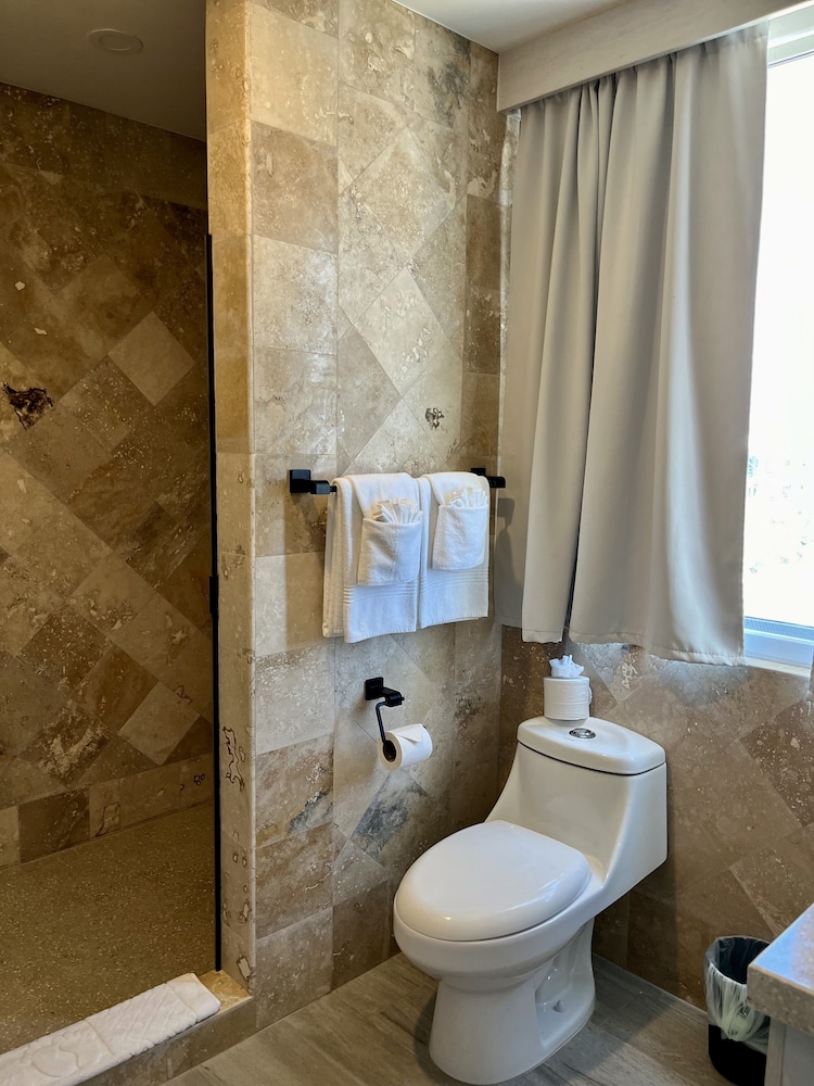 Panoramic Studio, 1 King Bed, Non Smoking, Ocean View photo 2