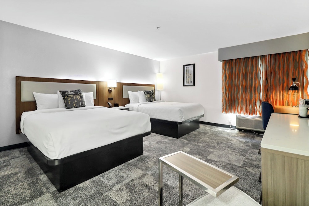 Room, 2 Double Beds, Non Smoking - Photo 1