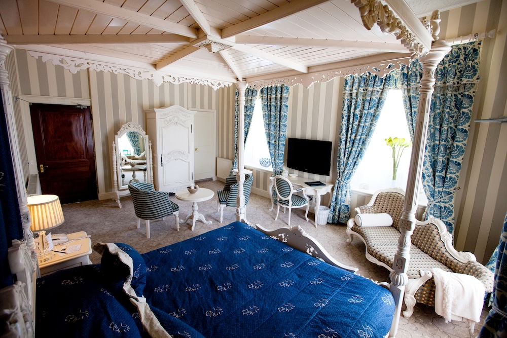 Superior Feature Room - Photo 2