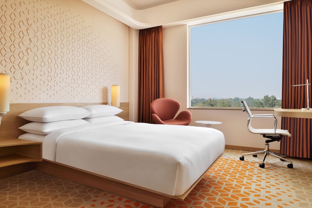 Superior Room, 1 Queen Bed, City View