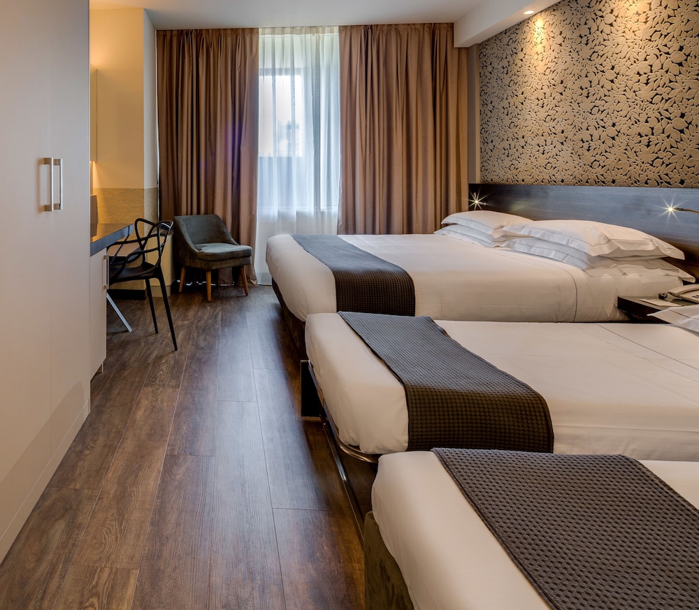 Executive Room, Multiple Beds, Non Smoking - Photo 2