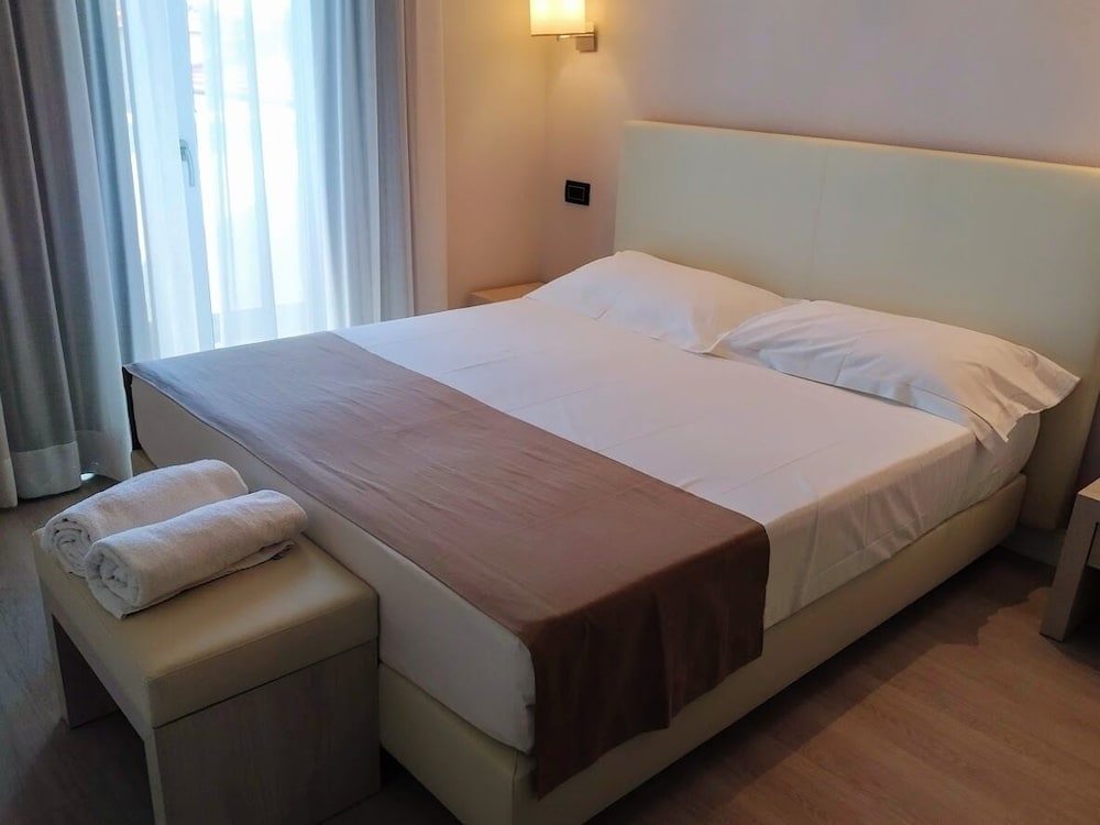 Business Double Room Single Use photo 3