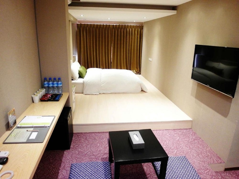 Deluxe Family Room, Two Double Beds photo 3