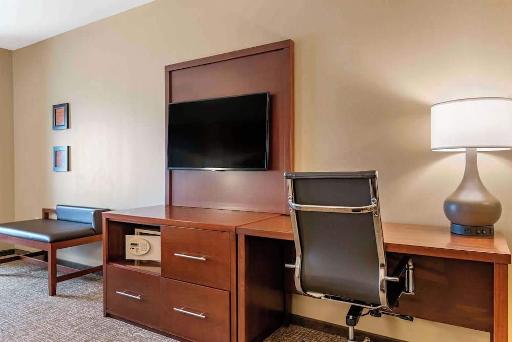 Suite, Multiple Beds, Non Smoking photo 2