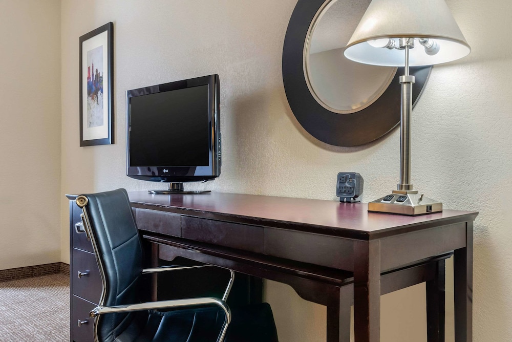 Suite, Multiple Beds, Non Smoking (2 Queen Beds and Sleeper Sofa) - Photo 1