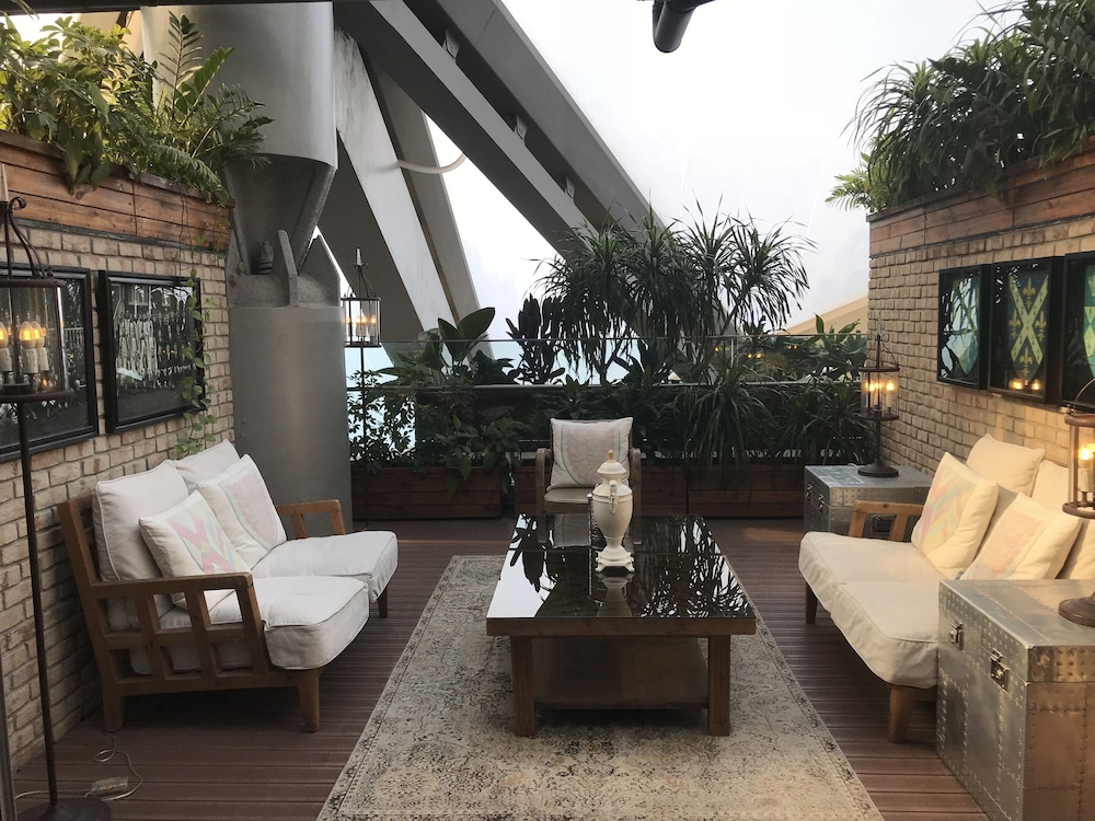 Grand Deluxe King with Terrace - Photo 8