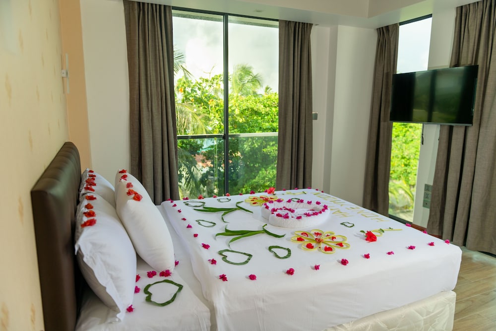 Deluxe Double Room - Photo 9