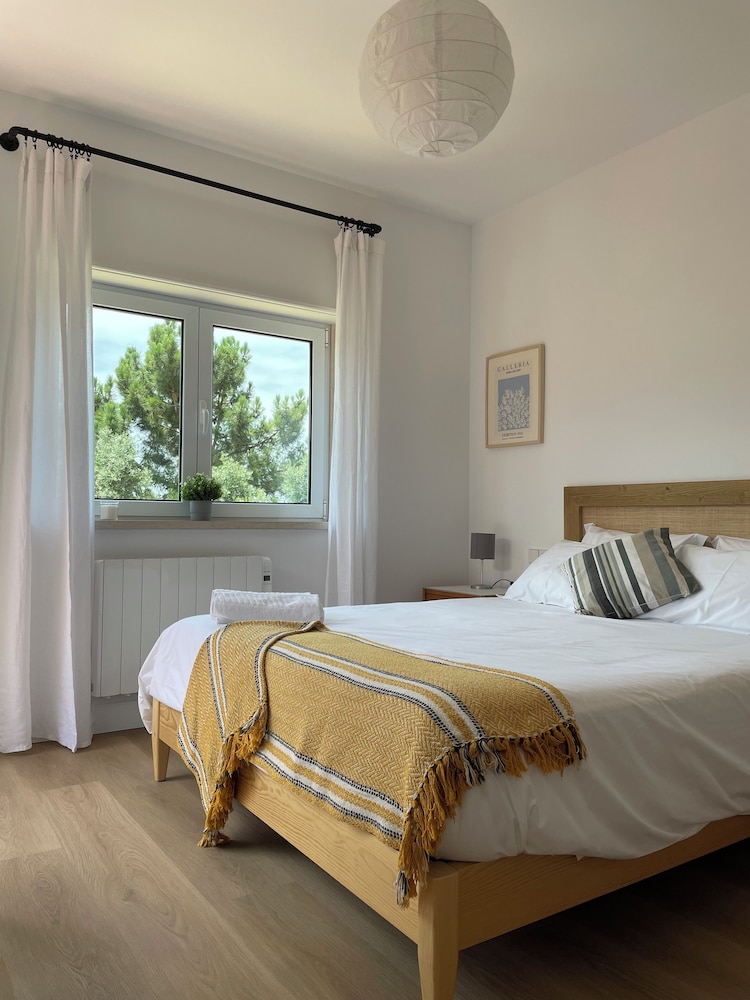Studio Suite, 1 Queen Bed, Ensuite, Mountain View photo 3