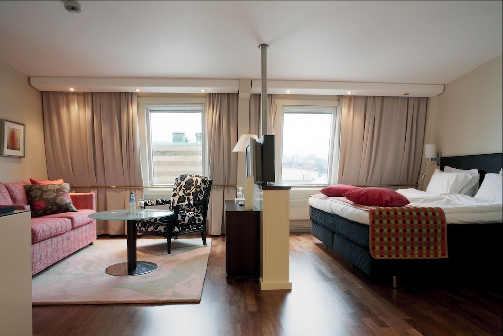 Deluxe Room - Photo 11