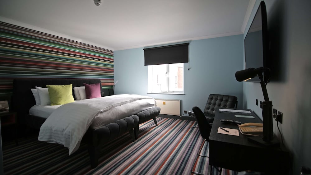 Family Room (1 Double & 1 Rollaway Bed) - Photo 7