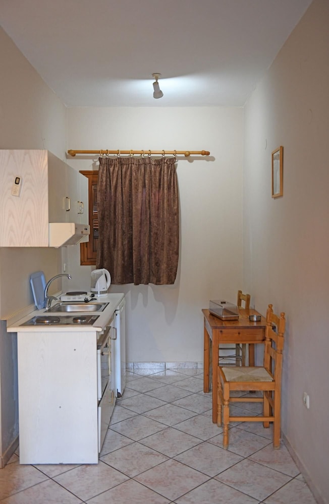 Apartment, Smoking photo 3