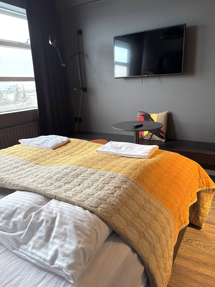 Deluxe Studio, 1 King Bed (Top Floor) - Photo 5